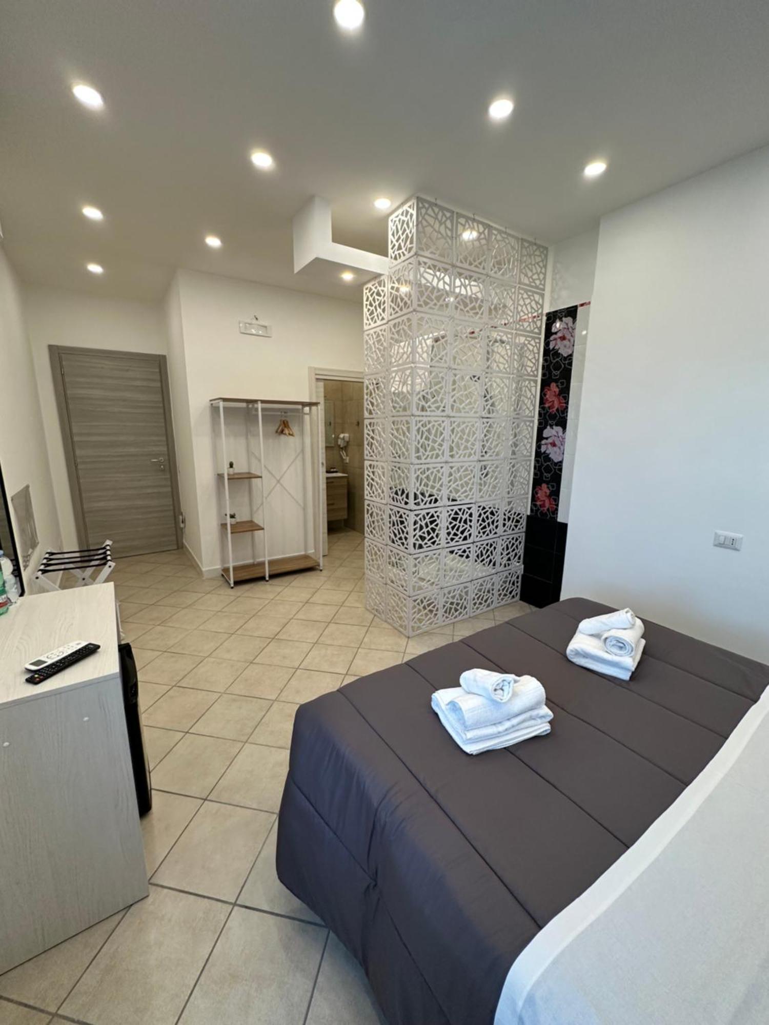 B&B Off Rooms And Relax Naples Exterior photo